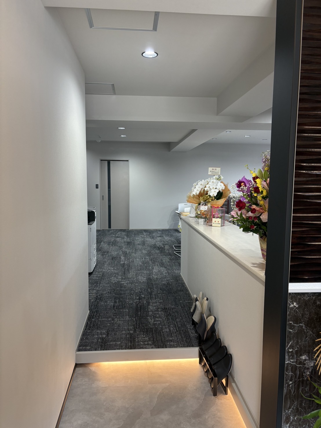 店舗リノベーション後の入口・受付